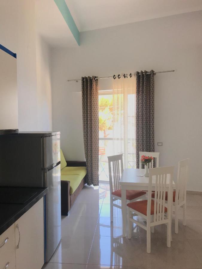 Crown Deluxe Apartments Sarandë エクステリア 写真