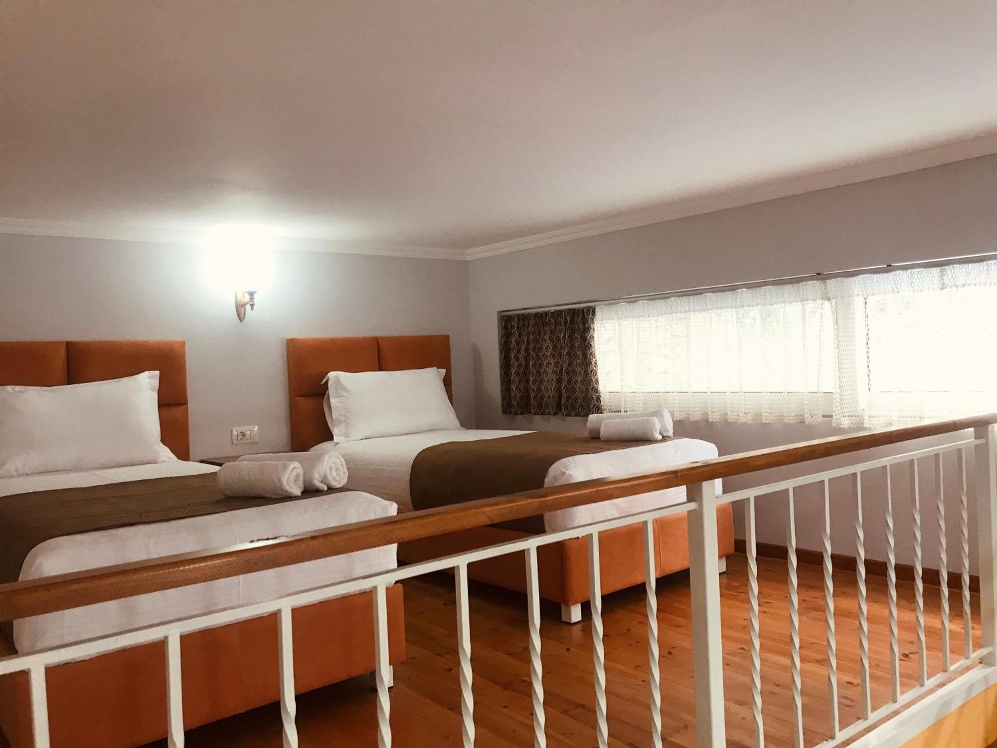 Crown Deluxe Apartments Sarandë エクステリア 写真