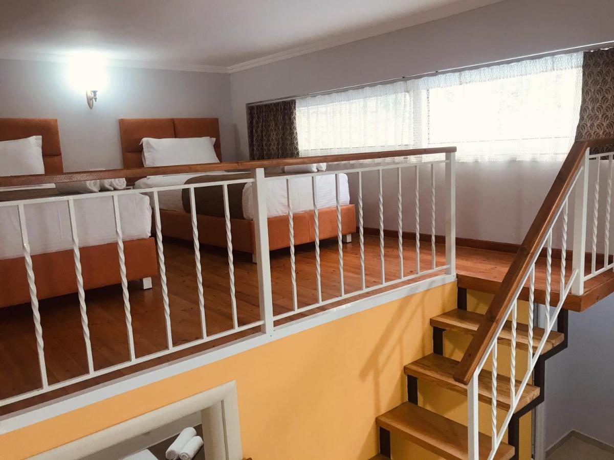 Crown Deluxe Apartments Sarandë エクステリア 写真