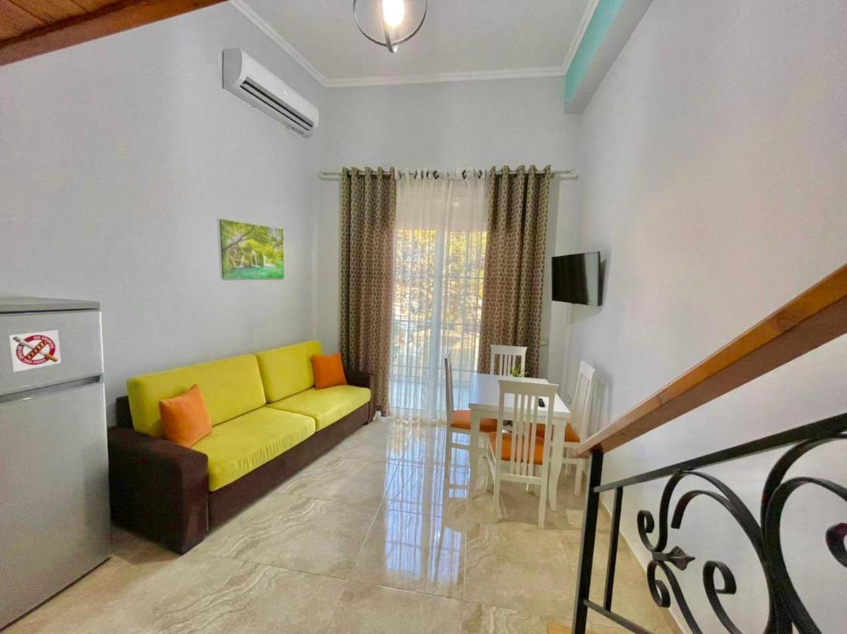 Crown Deluxe Apartments Sarandë エクステリア 写真