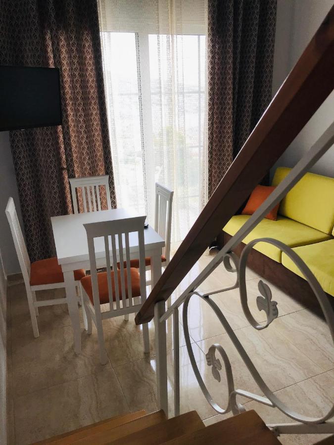 Crown Deluxe Apartments Sarandë エクステリア 写真