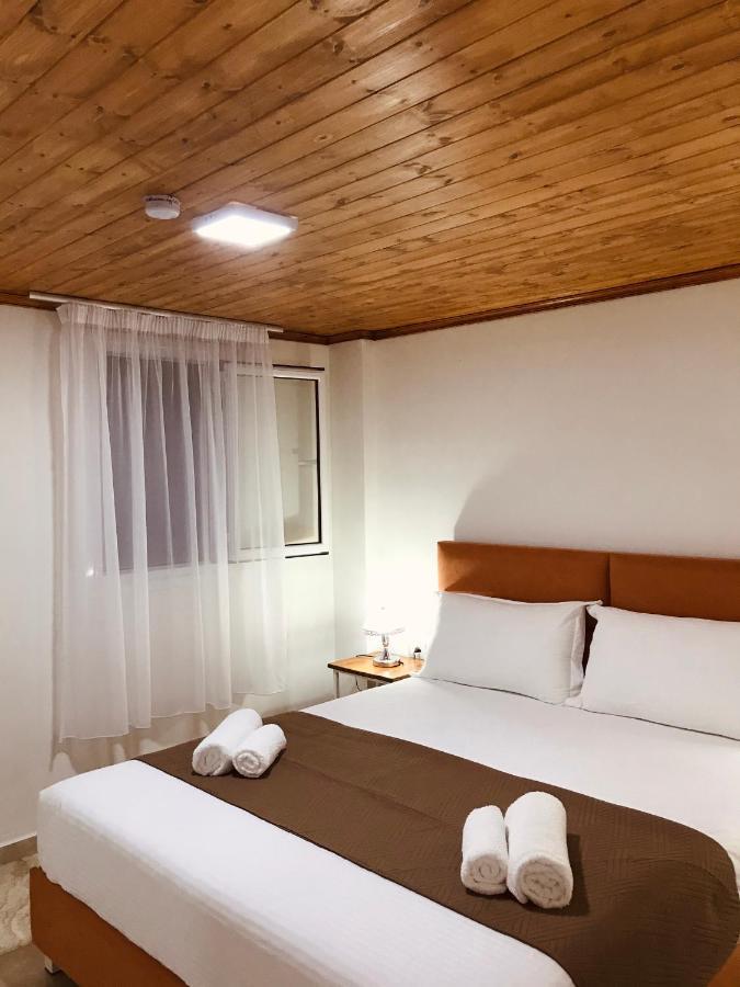 Crown Deluxe Apartments Sarandë エクステリア 写真