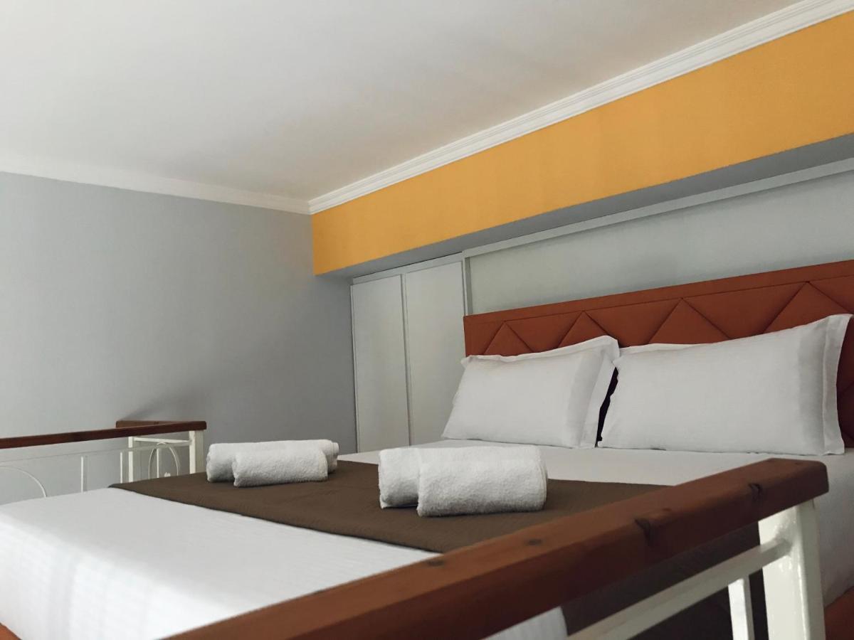 Crown Deluxe Apartments Sarandë エクステリア 写真