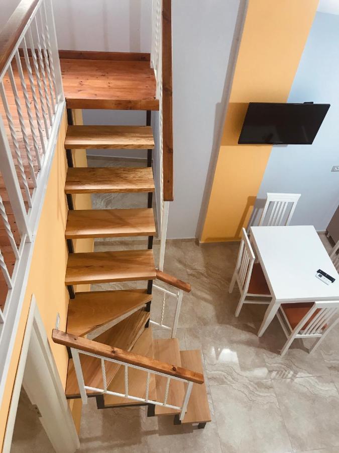 Crown Deluxe Apartments Sarandë エクステリア 写真