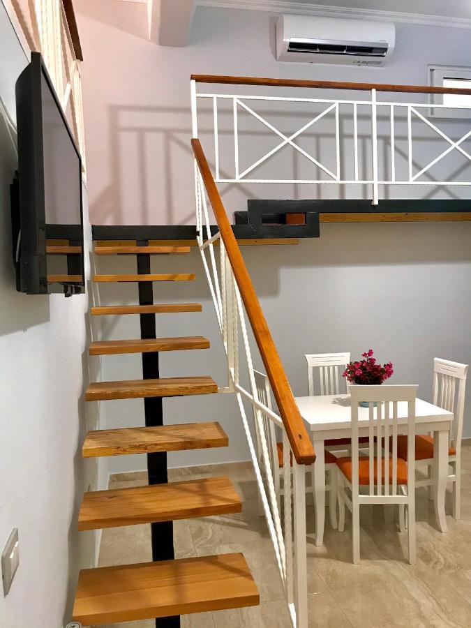 Crown Deluxe Apartments Sarandë エクステリア 写真