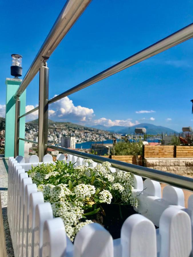 Crown Deluxe Apartments Sarandë エクステリア 写真