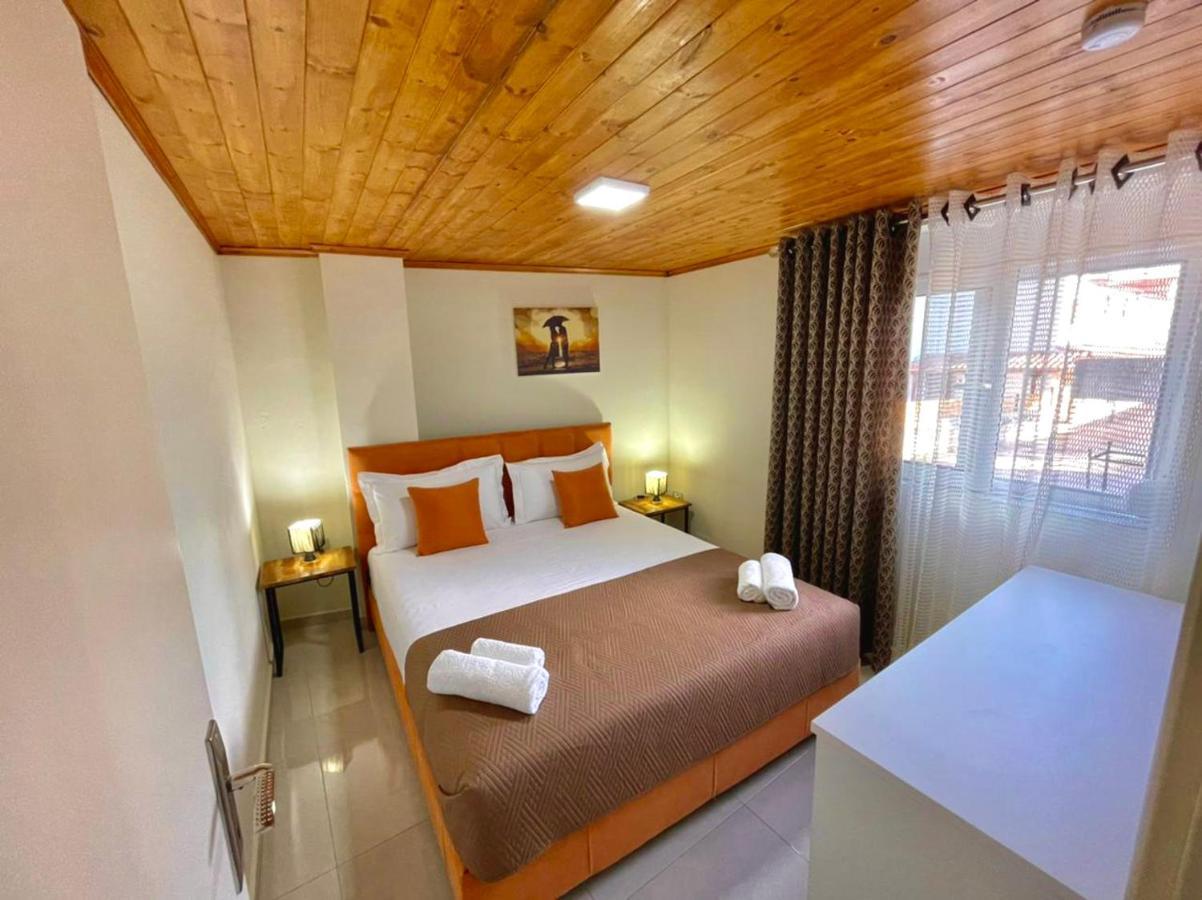 Crown Deluxe Apartments Sarandë エクステリア 写真