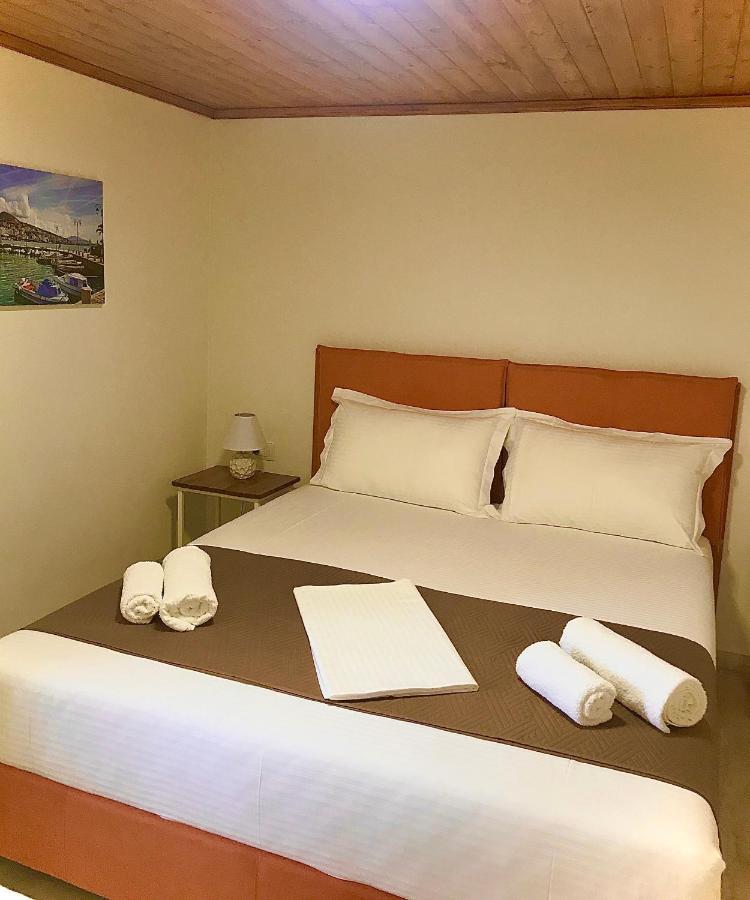 Crown Deluxe Apartments Sarandë エクステリア 写真