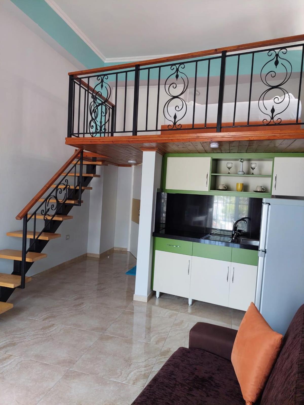 Crown Deluxe Apartments Sarandë エクステリア 写真