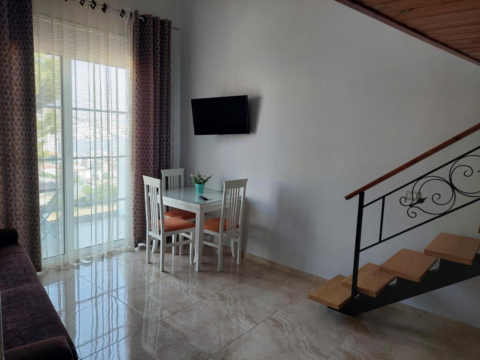 Crown Deluxe Apartments Sarandë エクステリア 写真