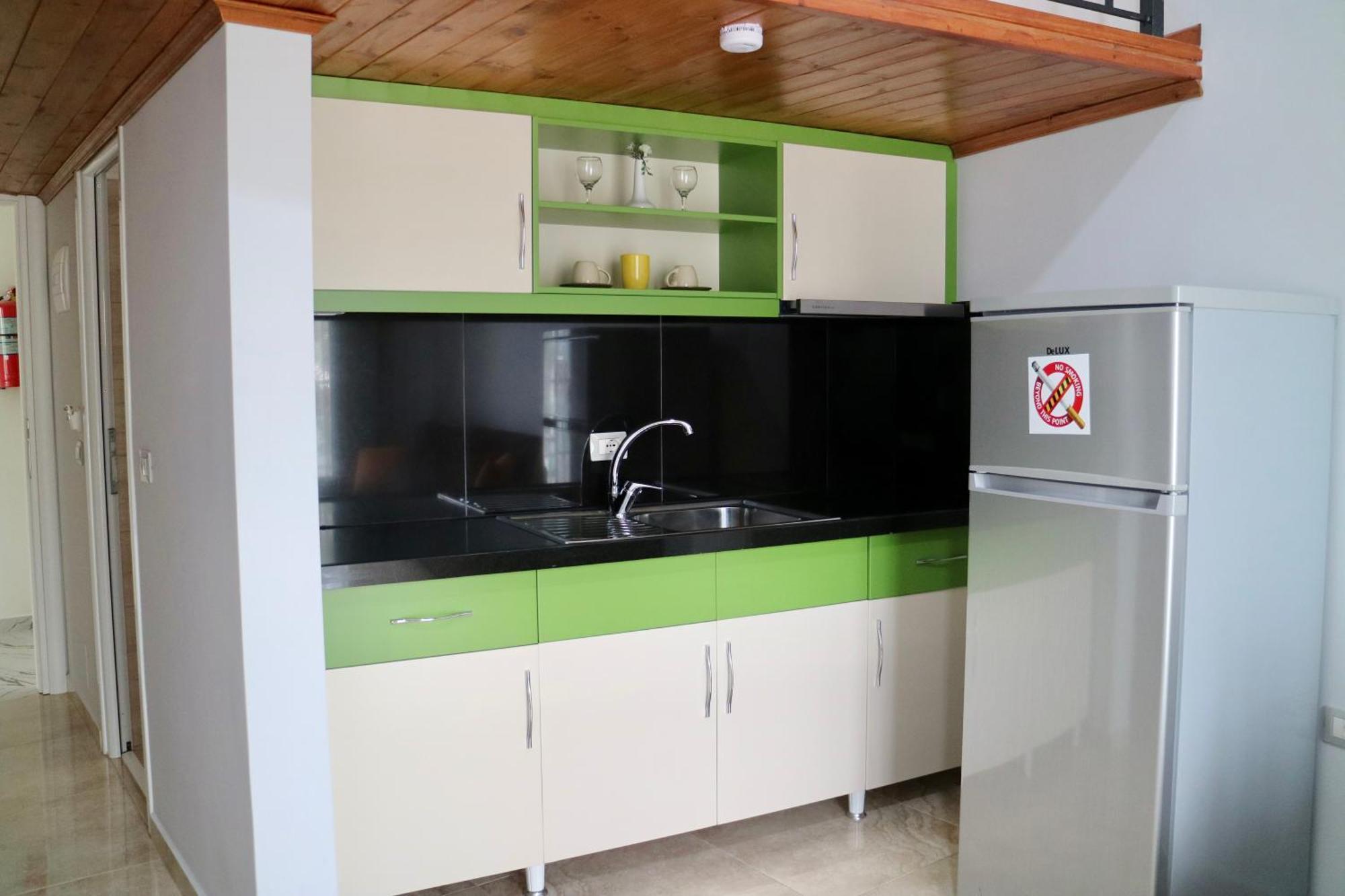 Crown Deluxe Apartments Sarandë エクステリア 写真