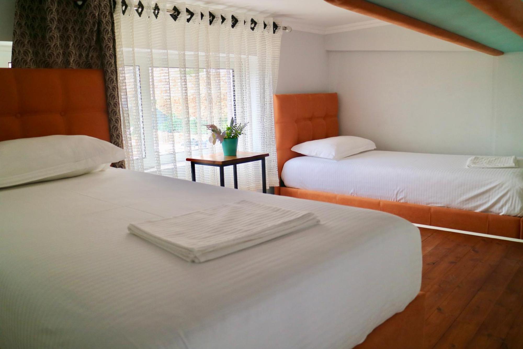 Crown Deluxe Apartments Sarandë エクステリア 写真