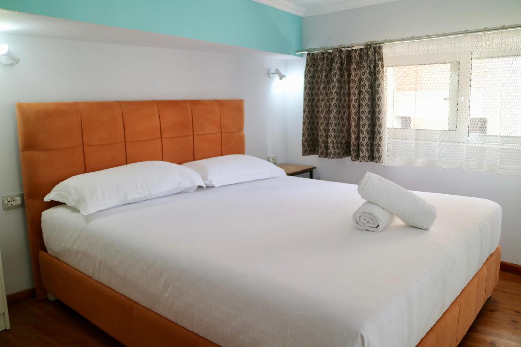 Crown Deluxe Apartments Sarandë エクステリア 写真