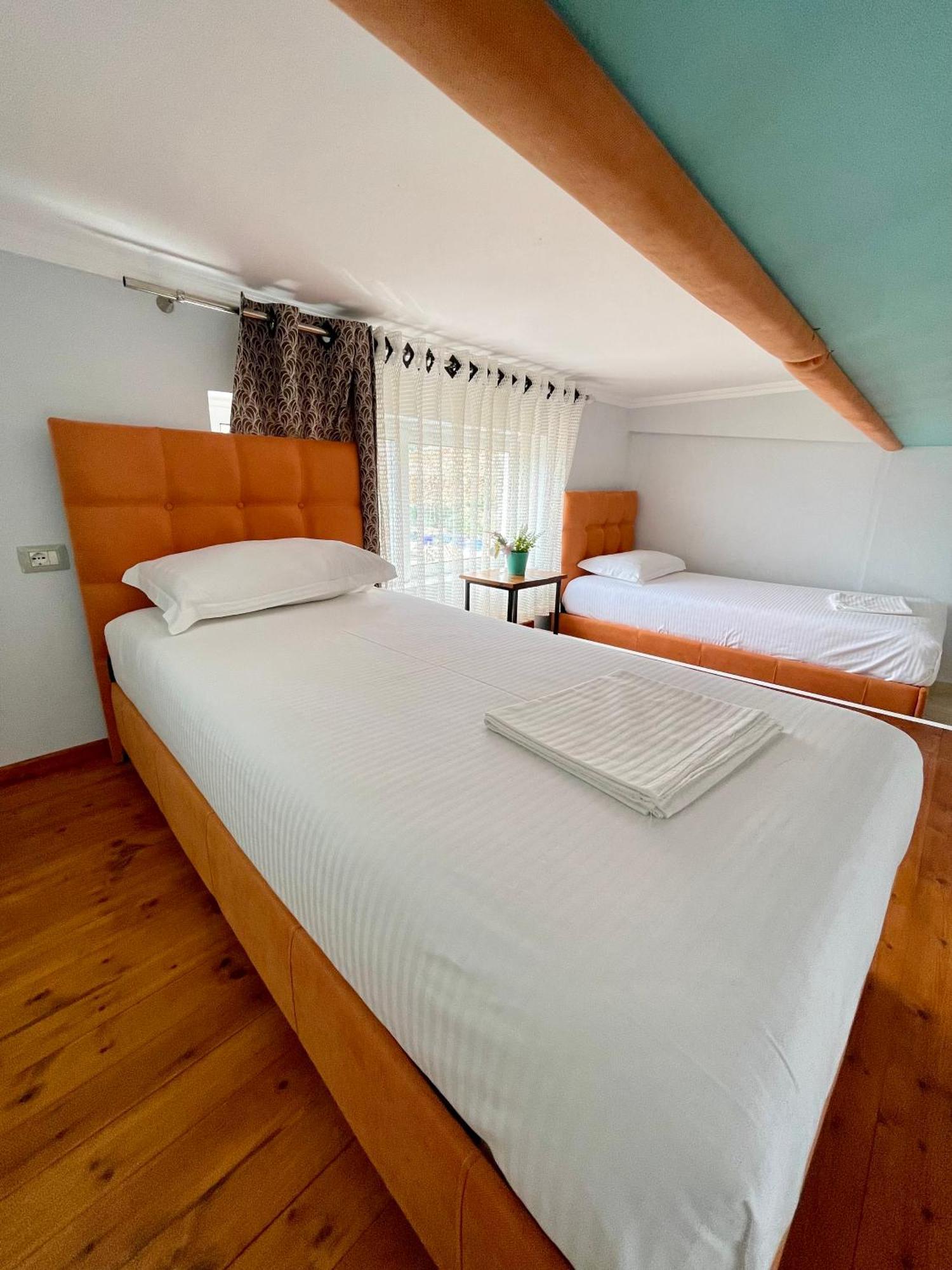Crown Deluxe Apartments Sarandë エクステリア 写真