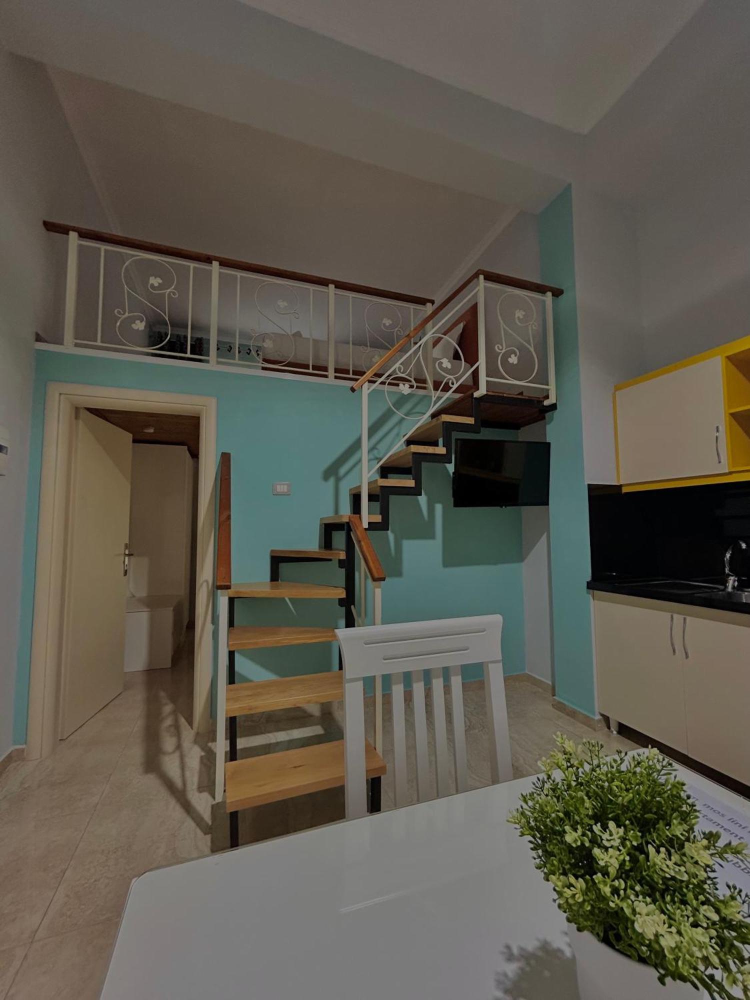 Crown Deluxe Apartments Sarandë エクステリア 写真