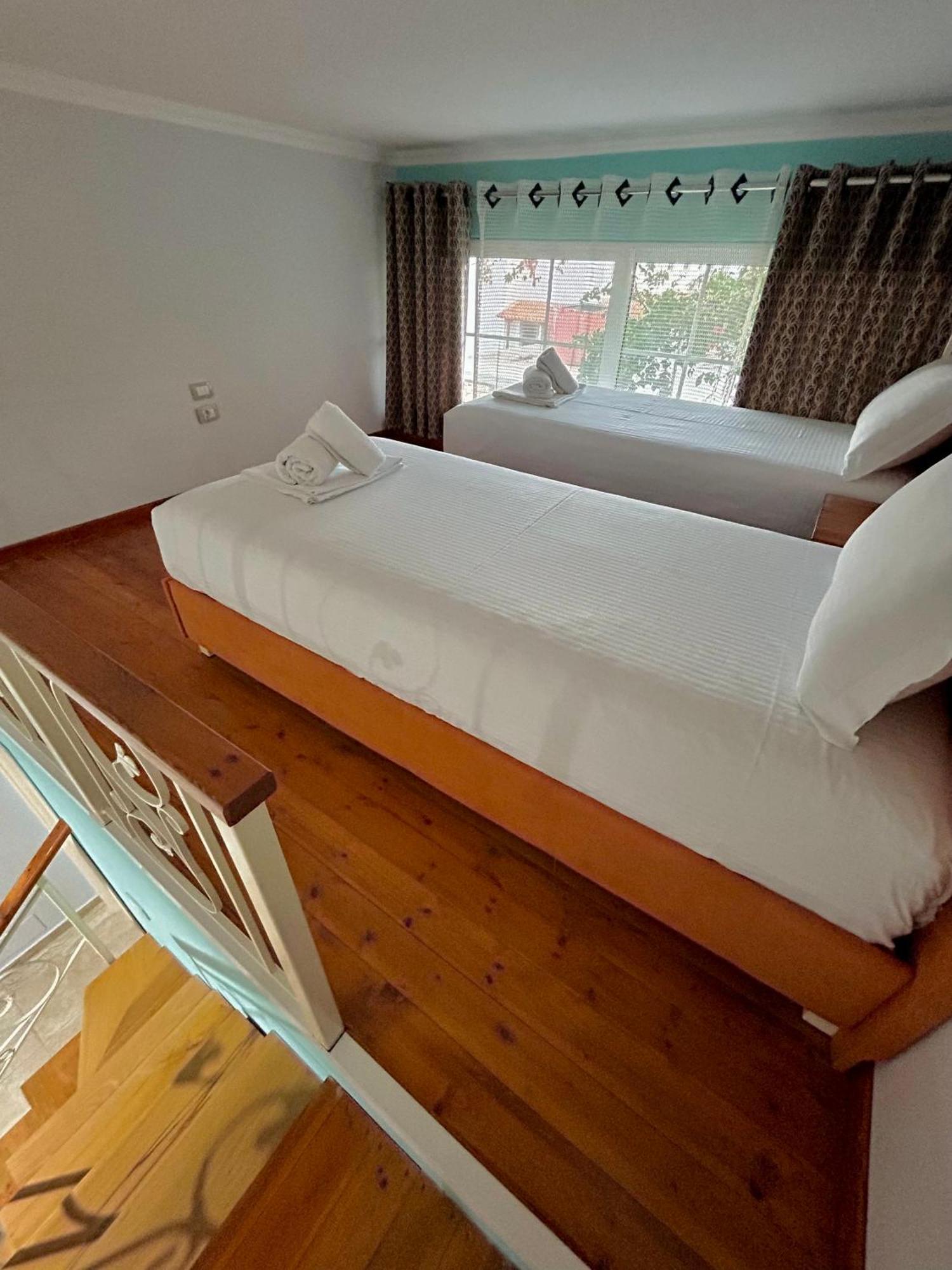 Crown Deluxe Apartments Sarandë エクステリア 写真