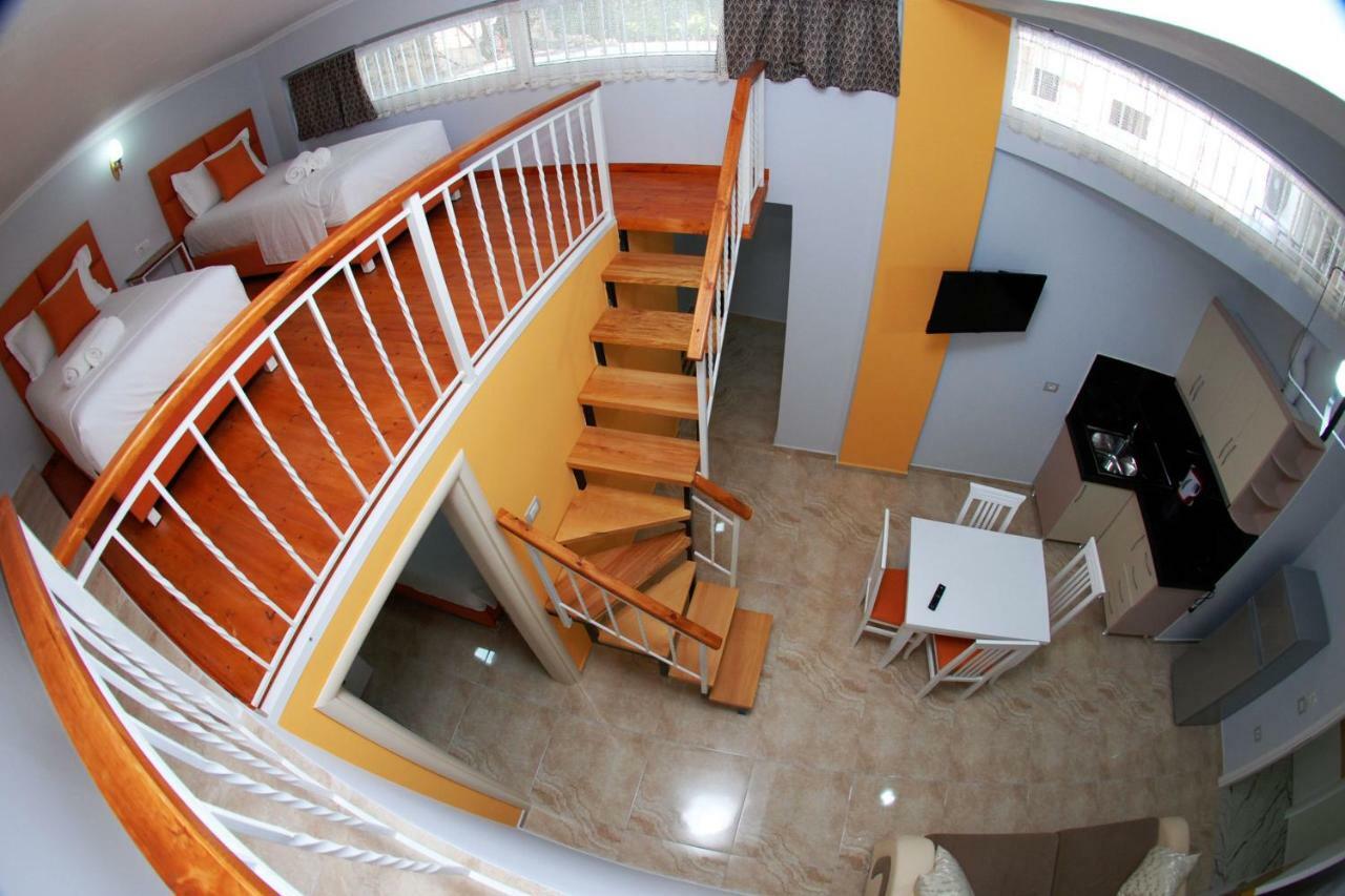 Crown Deluxe Apartments Sarandë エクステリア 写真