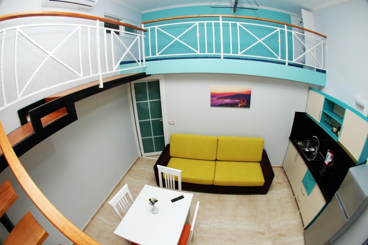 Crown Deluxe Apartments Sarandë エクステリア 写真