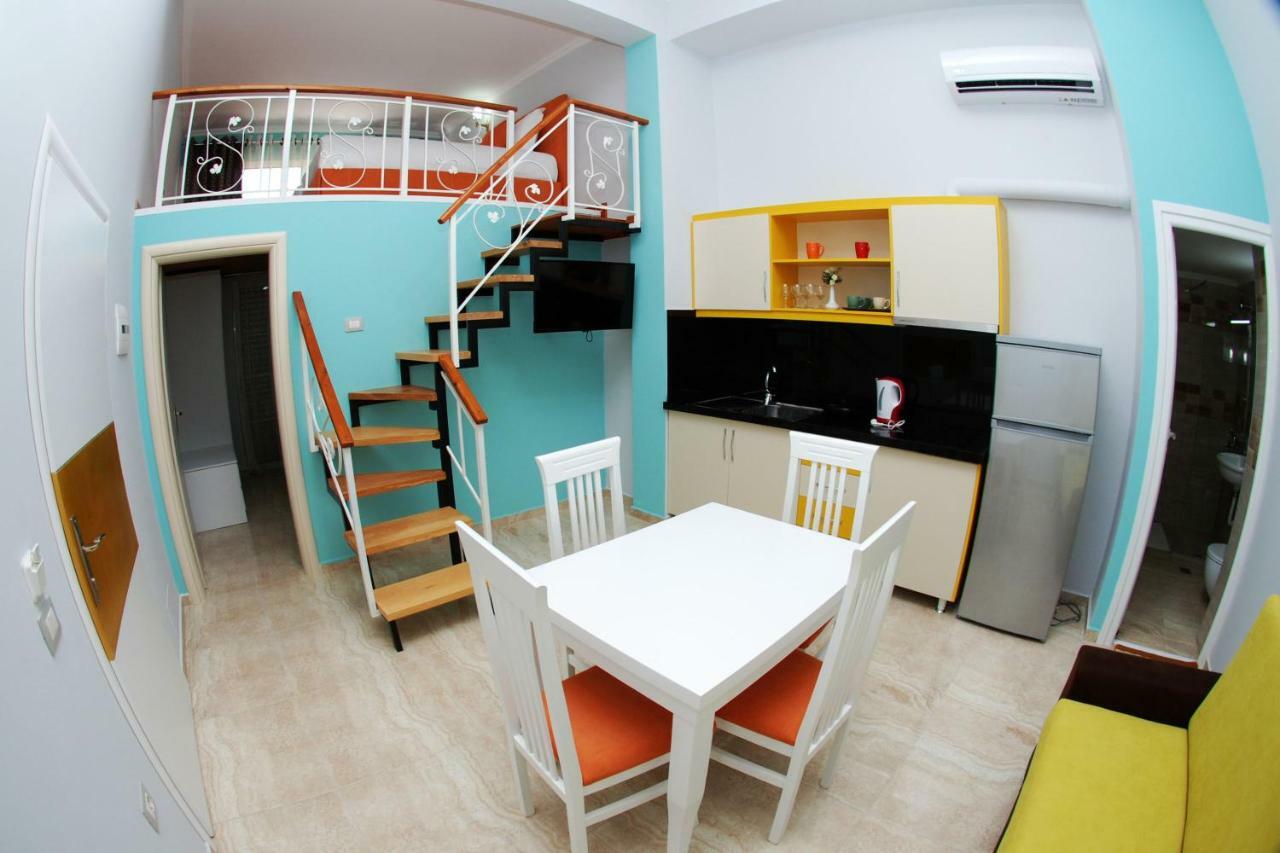 Crown Deluxe Apartments Sarandë エクステリア 写真