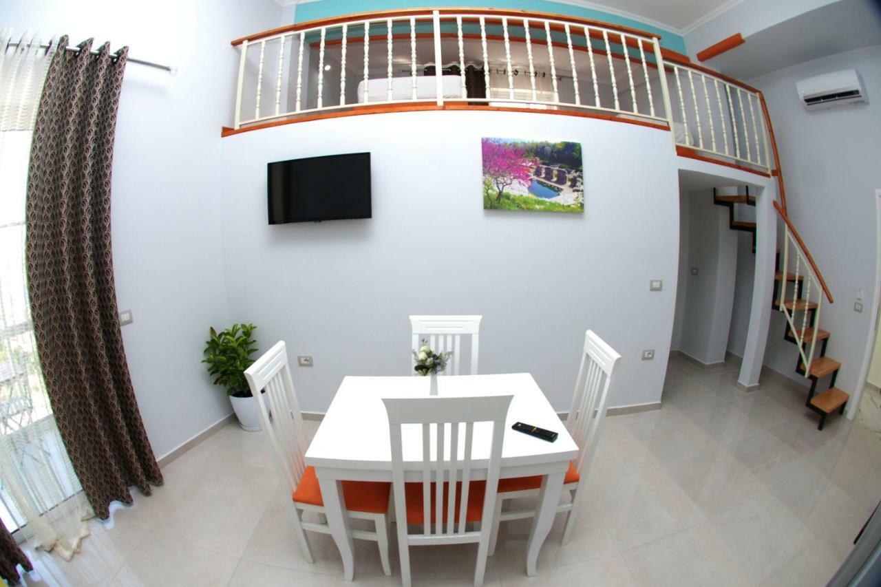 Crown Deluxe Apartments Sarandë エクステリア 写真