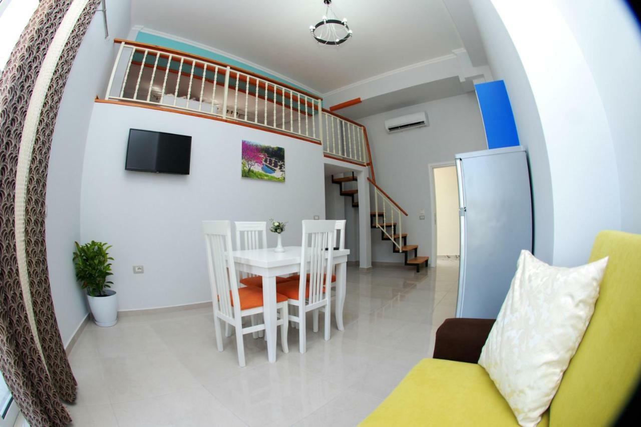 Crown Deluxe Apartments Sarandë エクステリア 写真