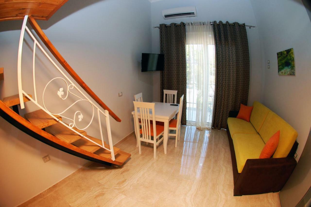 Crown Deluxe Apartments Sarandë エクステリア 写真
